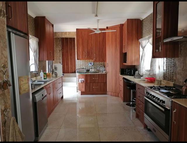 4 BEDROOM HOUSE FOR SALE IN ARBORETUM